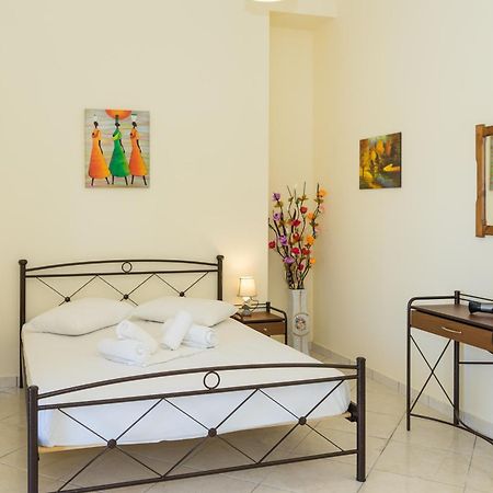 Laganas Strip Mall Apartments Ngoại thất bức ảnh