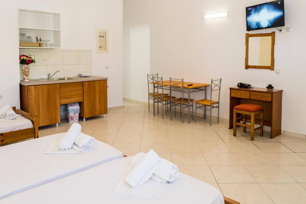 Laganas Strip Mall Apartments Ngoại thất bức ảnh