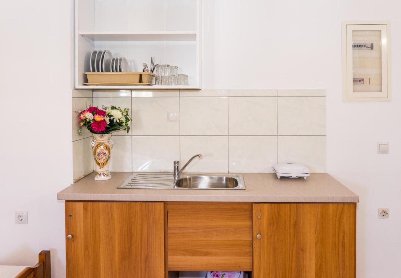 Laganas Strip Mall Apartments Ngoại thất bức ảnh