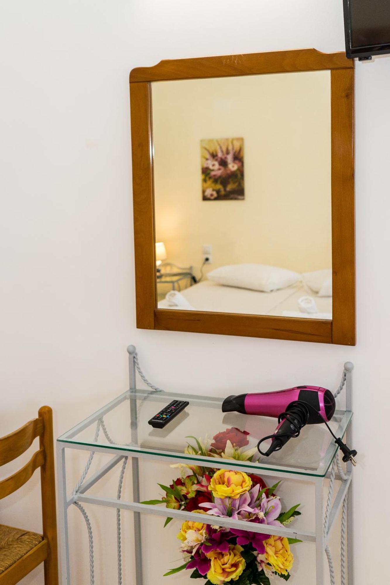 Laganas Strip Mall Apartments Ngoại thất bức ảnh