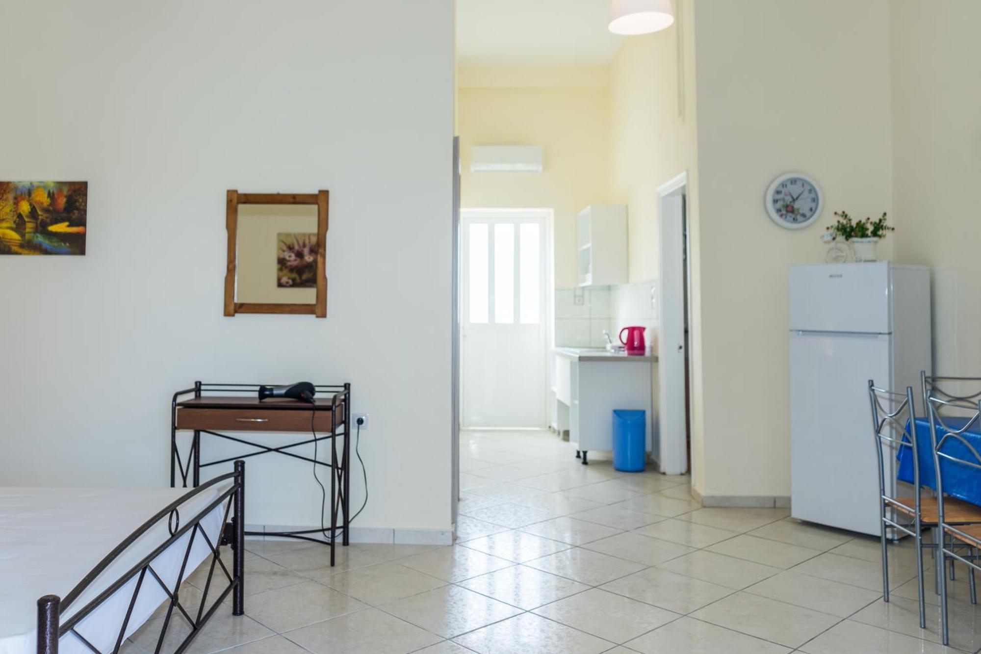 Laganas Strip Mall Apartments Ngoại thất bức ảnh