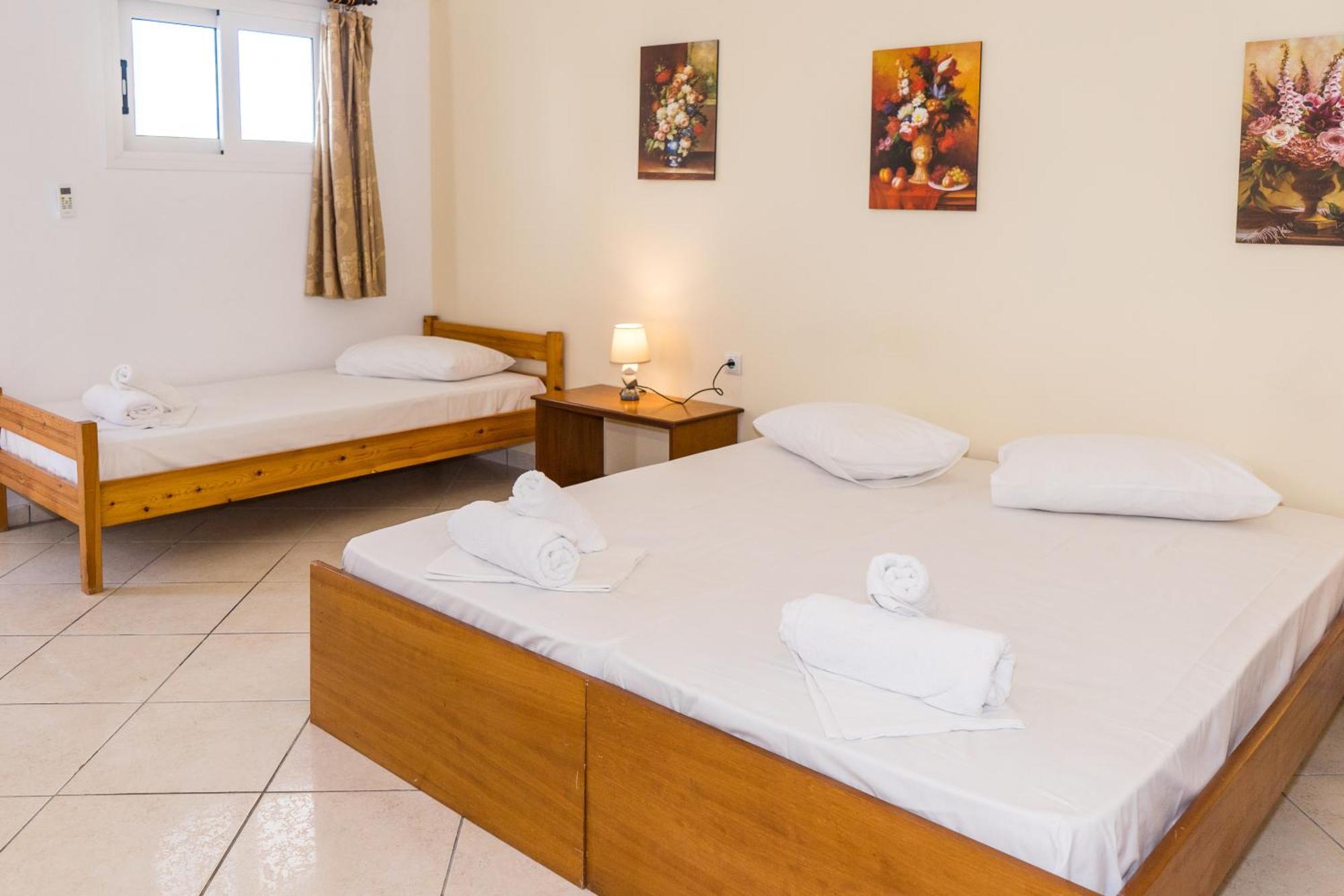 Laganas Strip Mall Apartments Ngoại thất bức ảnh