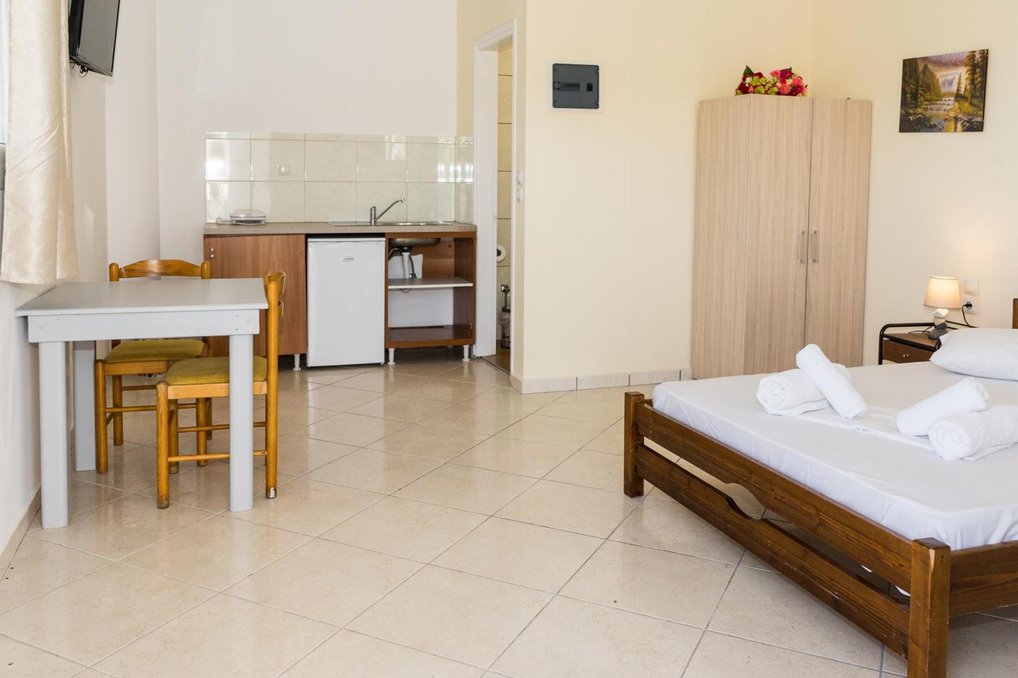 Laganas Strip Mall Apartments Ngoại thất bức ảnh