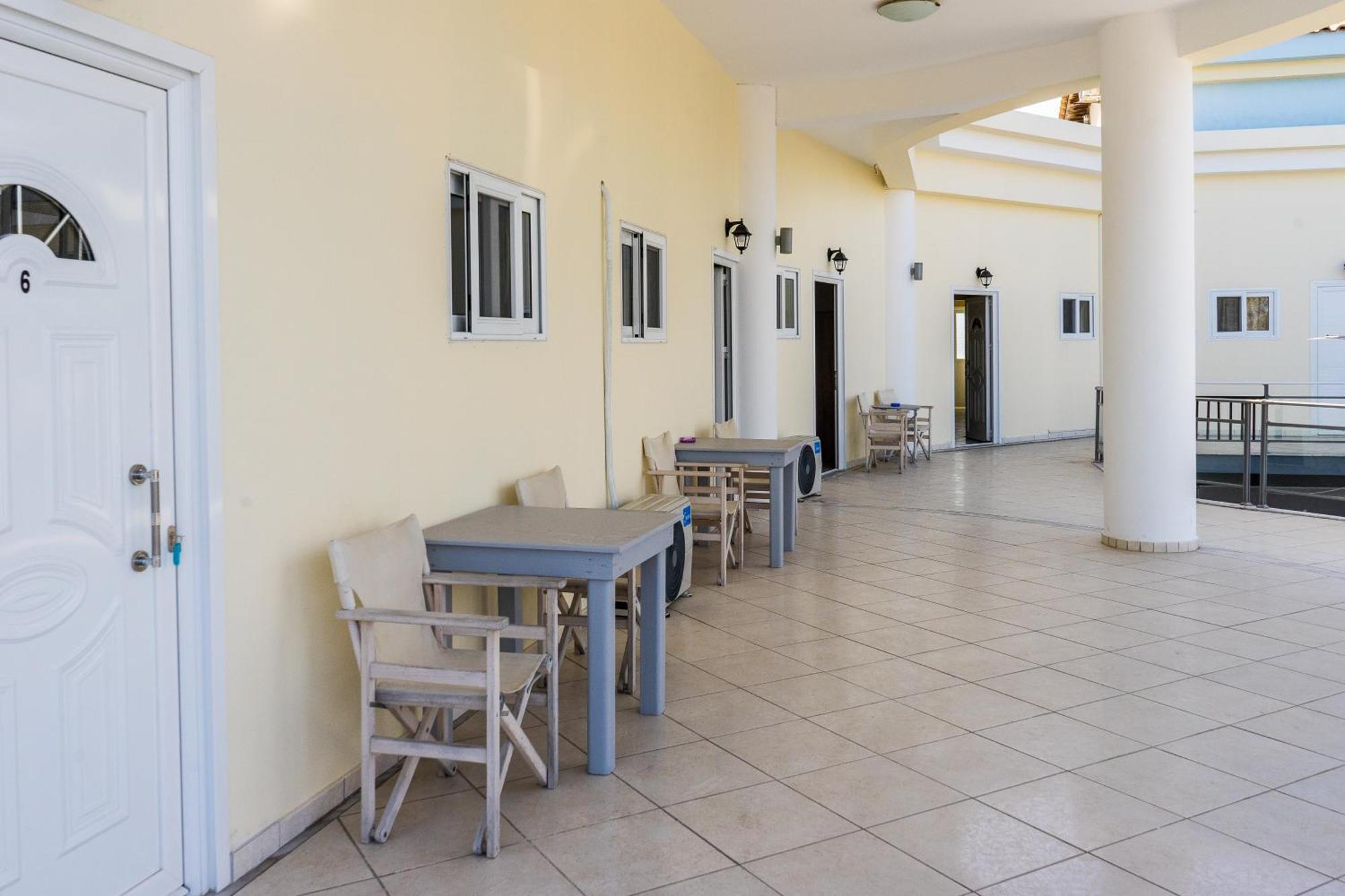 Laganas Strip Mall Apartments Ngoại thất bức ảnh