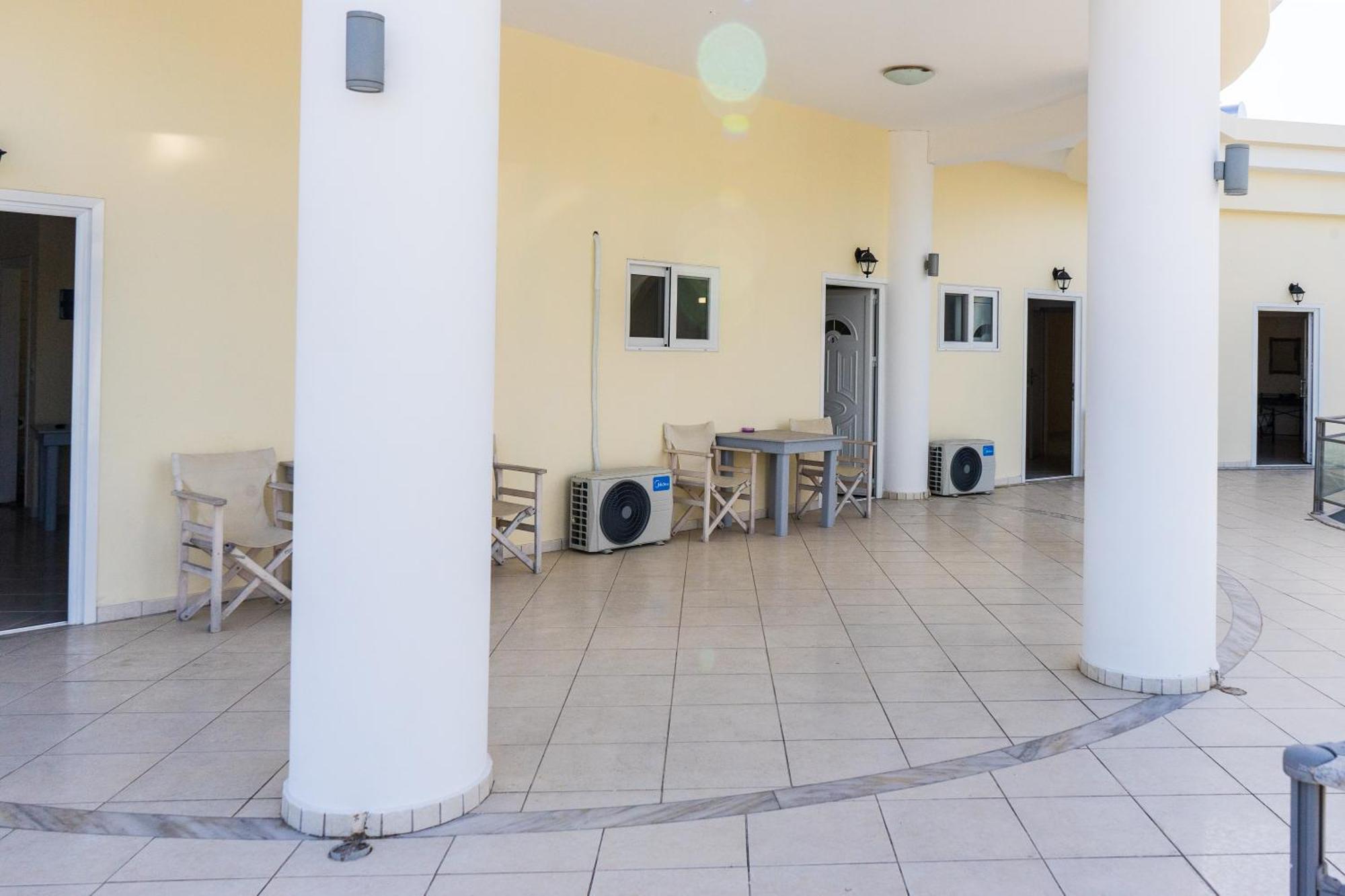Laganas Strip Mall Apartments Ngoại thất bức ảnh
