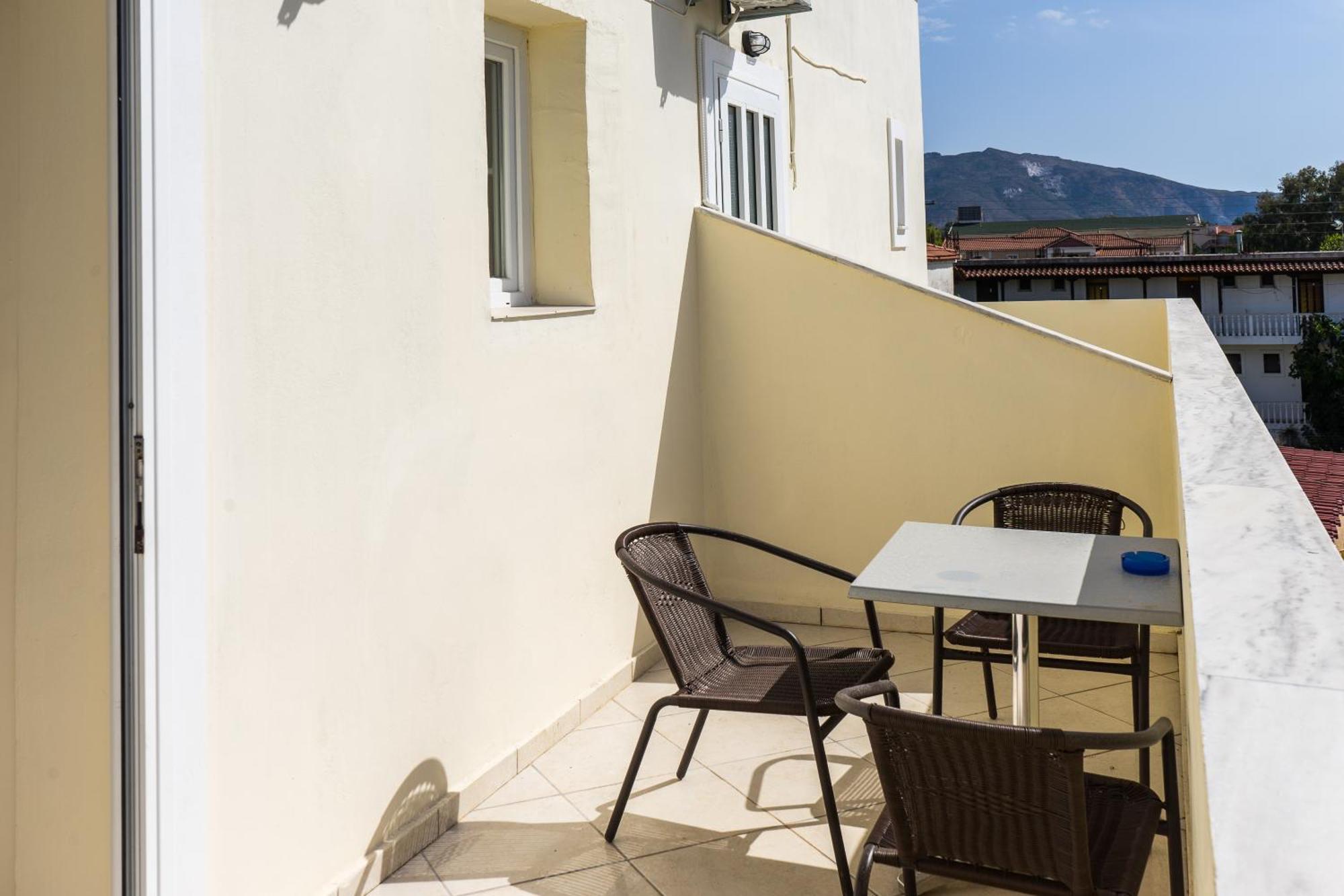Laganas Strip Mall Apartments Ngoại thất bức ảnh