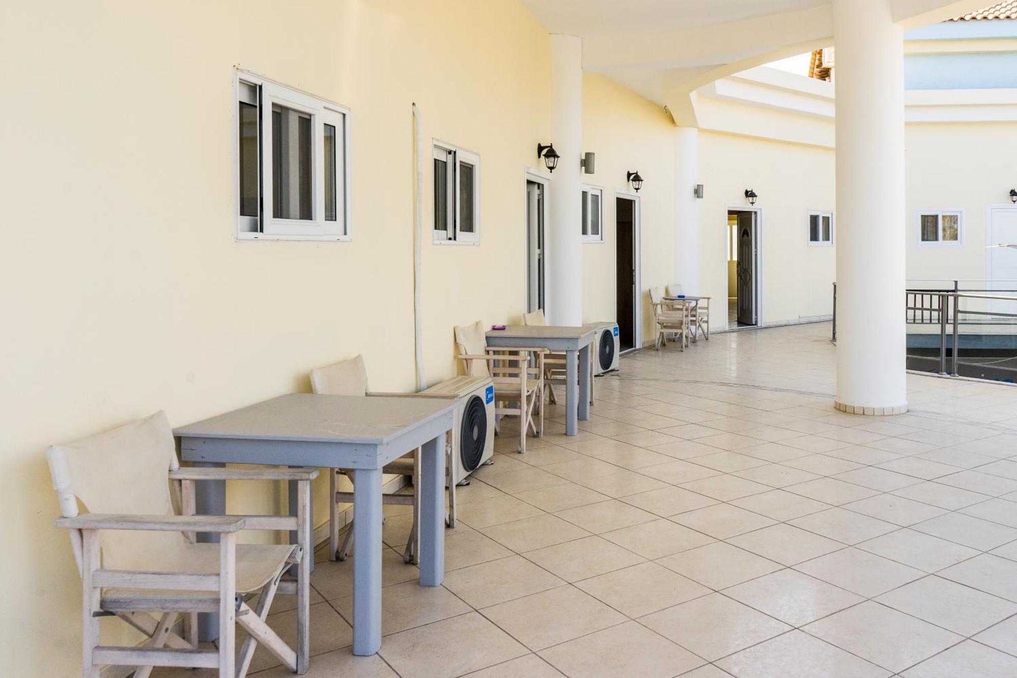Laganas Strip Mall Apartments Ngoại thất bức ảnh